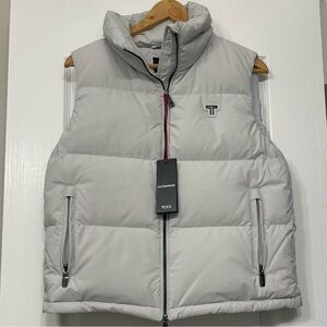 Tumi Heat Seal Quilted MidweightVest in a light gray or off-white color size L